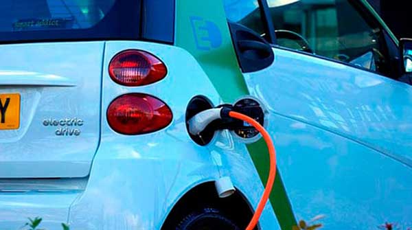 Shift to electric vehicles sparks debate on future of oil demand